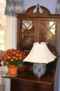 Danskammer Living Room Fall Mums